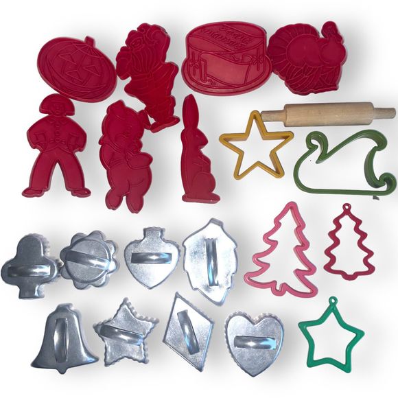 Vintage Cookie Cutters Christmas Assorted Holiday Aluminum Plastic 20pc - Picture 2 of 7